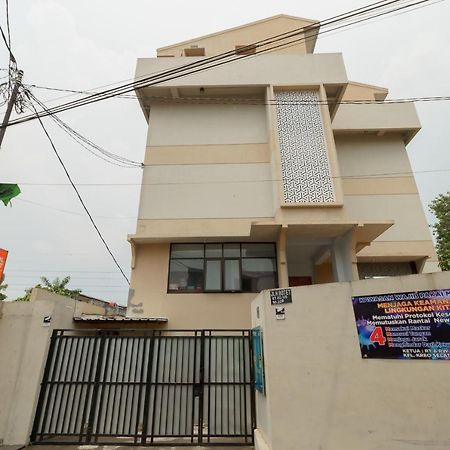 Koolkost Syariah Near Kampus Utama Universitas Budi Luhur Mencil Extérieur photo